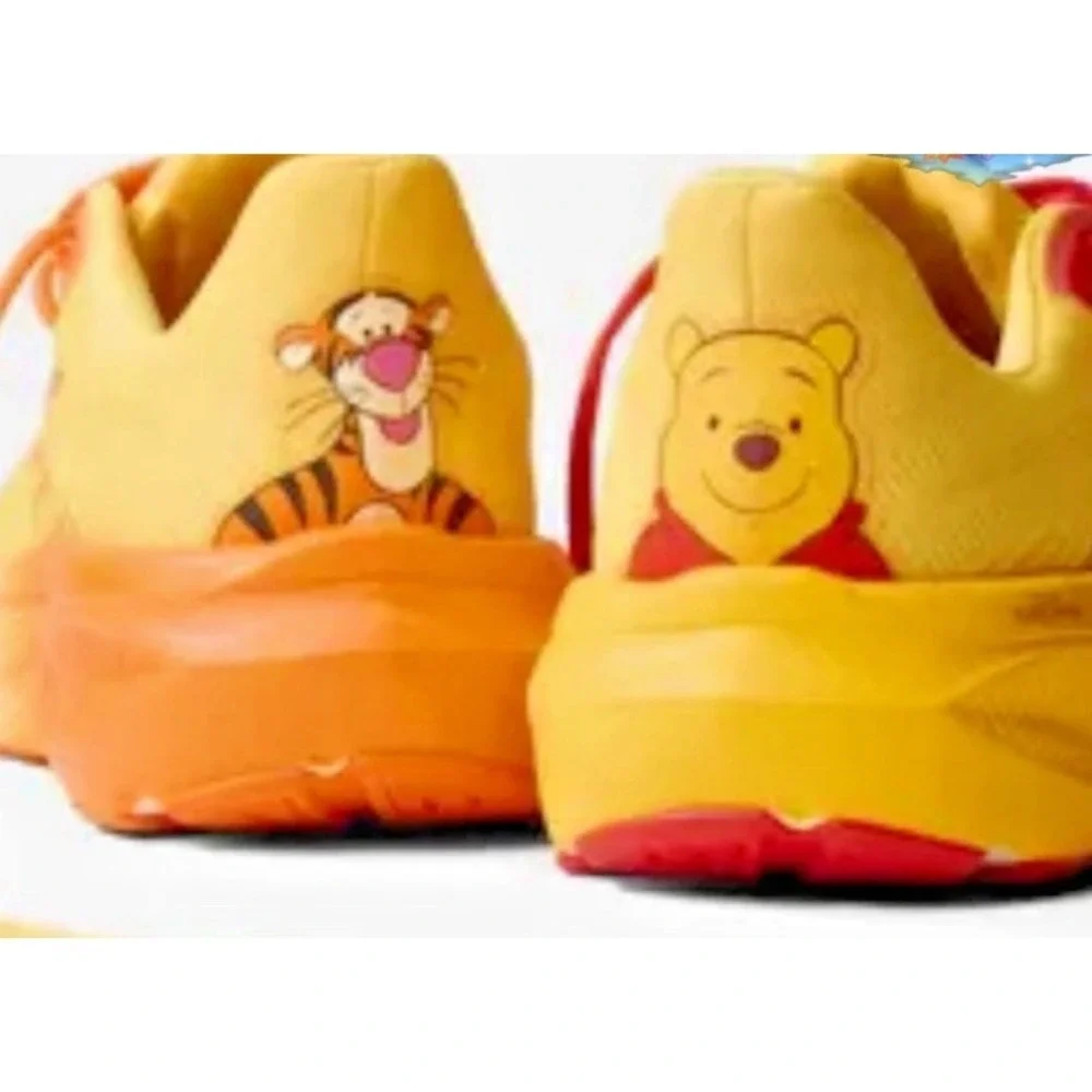 2026 Disney Brooks Run Winnie the Pooh Ghost 17 Womens SZ 9 Springtime runDisney
